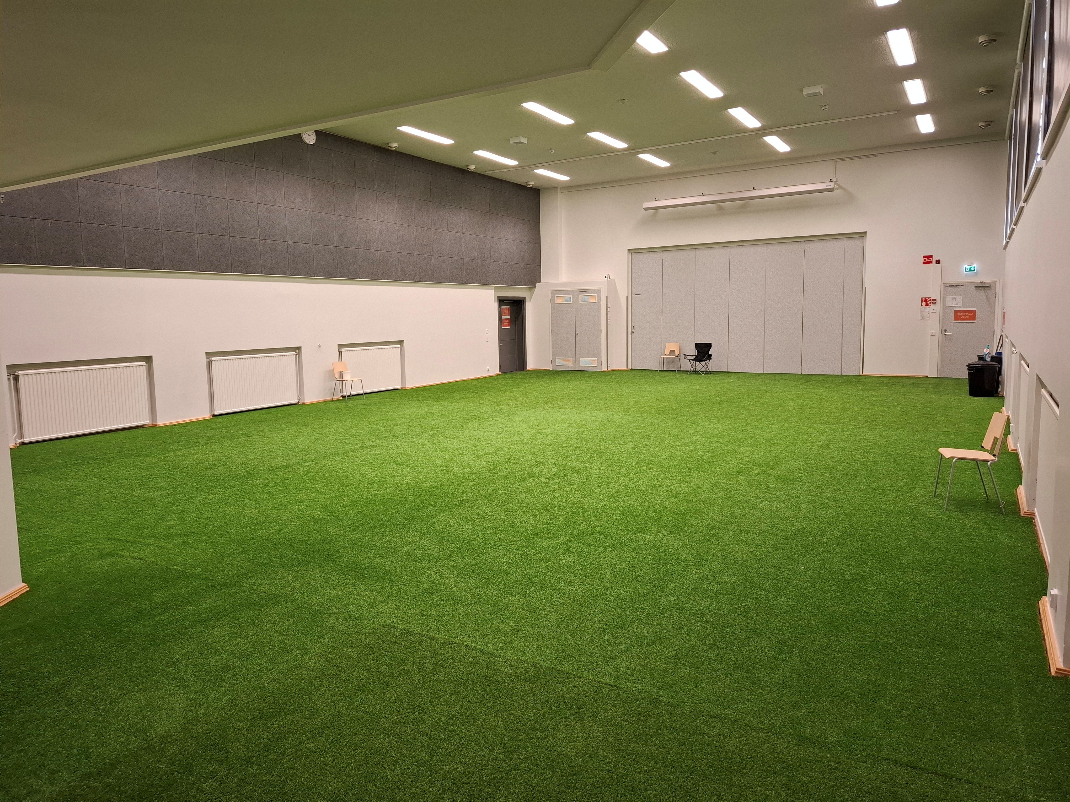 2. Pieni halli. 187m2